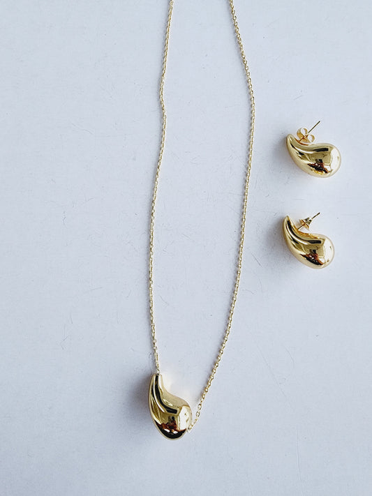 Very fashionable set of gold-colored drop